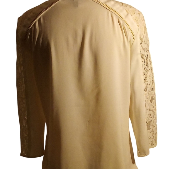 Express- Cream Colored Top, Lace Shoulders, Arms & Trim. 3/4 Sleeves, Size M - Picture 12 of 14